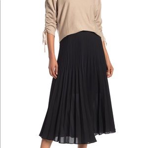 Max studio Black pleated skirt